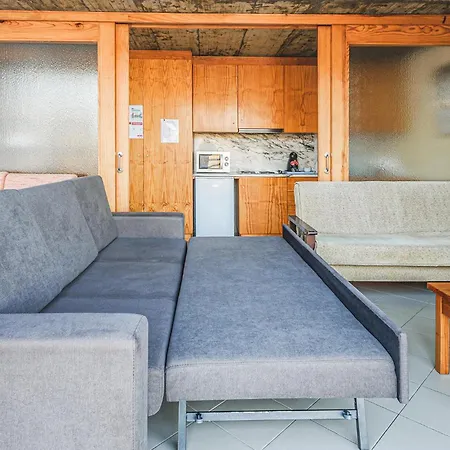 Awesome Apartment In Freixo De Espada C アパート